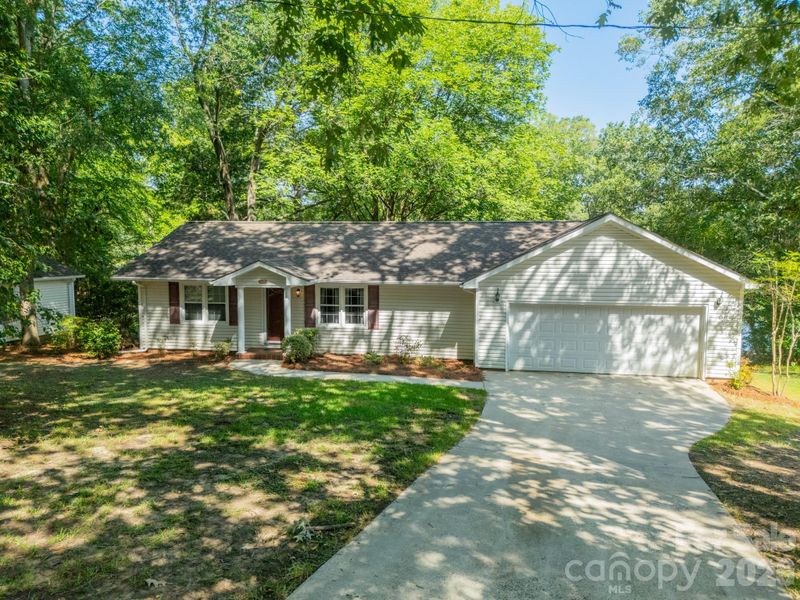 1077 E Shore Dr, Lancaster, SC 29720