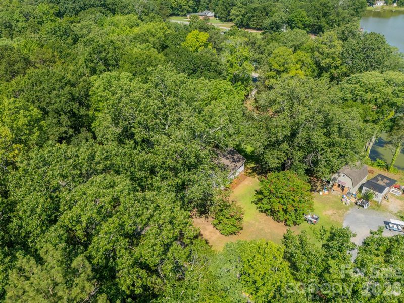 1077 E Shore Dr, Lancaster, SC 29720