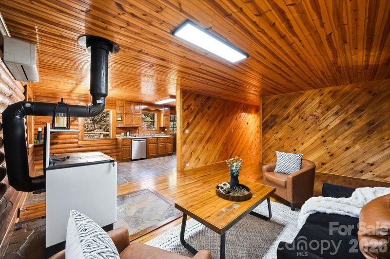 37 White Pine Ln, Burnsville, NC 28714
