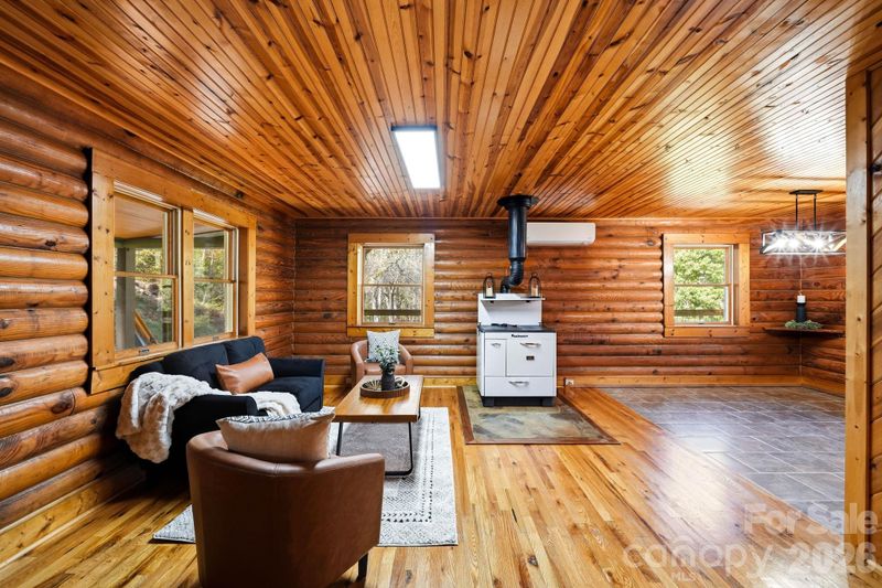 37 White Pine Ln, Burnsville, NC 28714