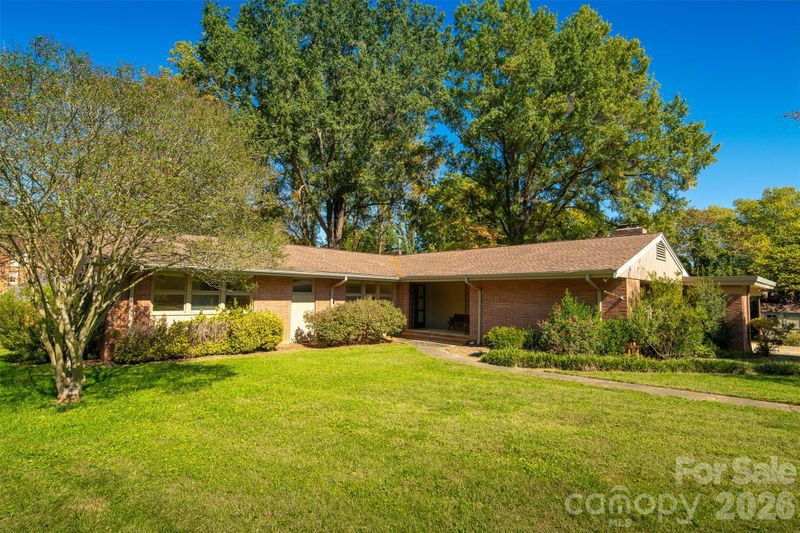 160 17th Ave NW, Hickory, NC 28601