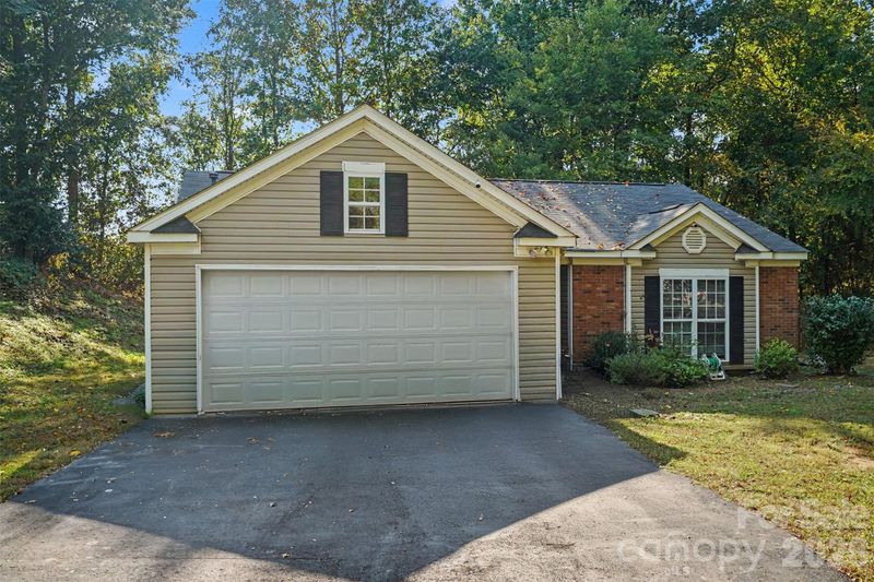 706 White Oak Ln, Matthews, NC 28104