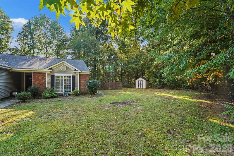 706 White Oak Ln, Matthews, NC 28104
