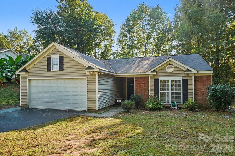 706 White Oak Ln, Matthews, NC 28104