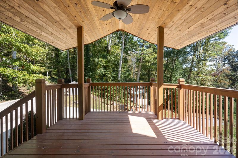 207 Beechwood Lakes Dr, Hendersonville, NC 28792