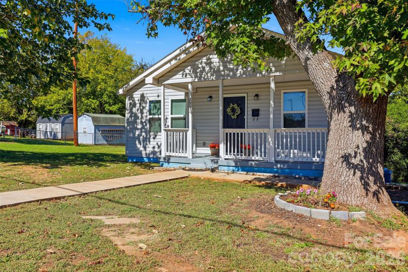 2996 1st Ave NW, Hickory, NC 28601
