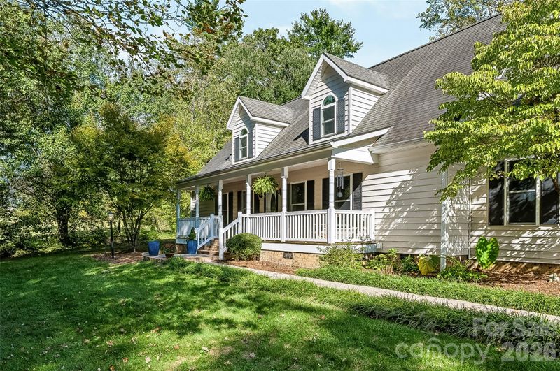 2122 N Rugby Rd, Hendersonville, NC 28791