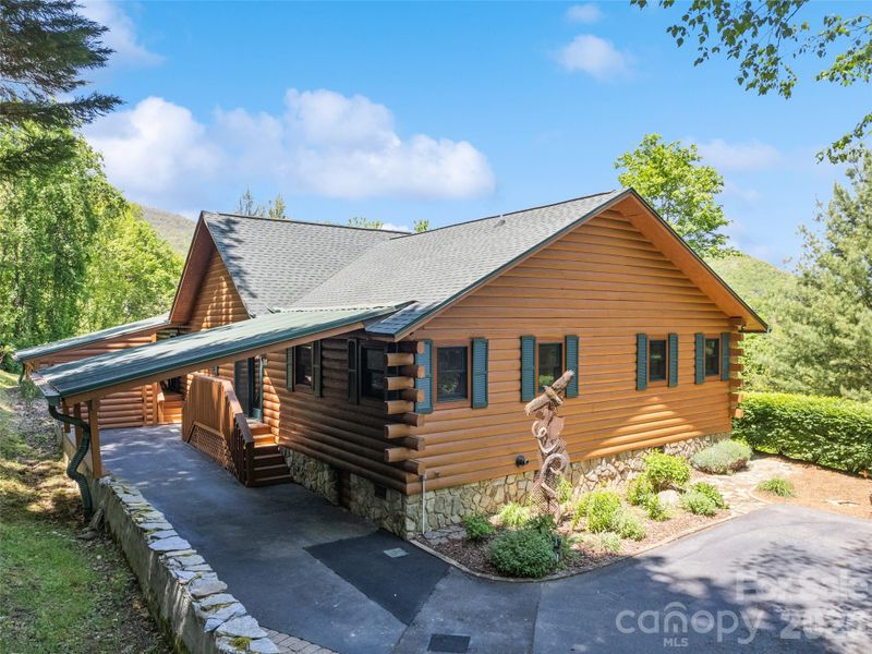 970 Campbell Mountain Dr, Waynesville, NC 28785