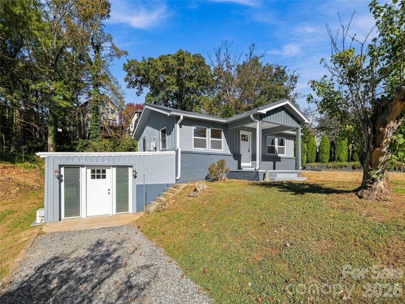 33 Phipps St, Weaverville, NC 28787