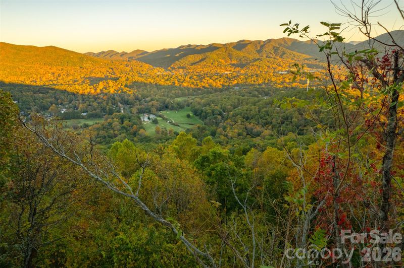 337 Pinnacle Dr, Black Mountain, NC 28711