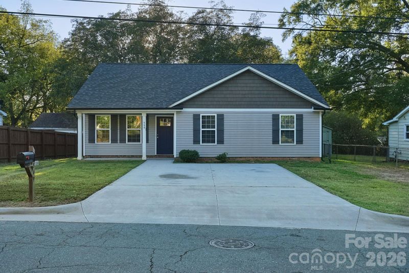 549 Gibson Dr, Concord, NC 28025