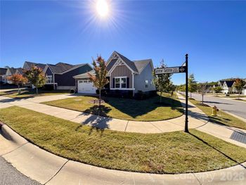 5091 Summer Surprise Ln, Charlotte, NC 28215