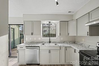 6134 Bent Tree Ct, Charlotte, NC 28212