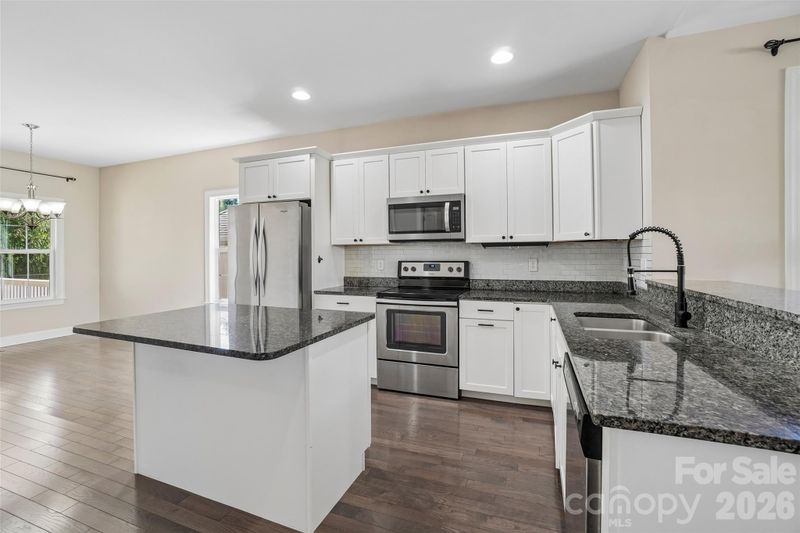 3 Dreambird Dr, Leicester, NC 28748