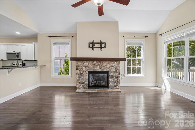 3 Dreambird Dr, Leicester, NC 28748