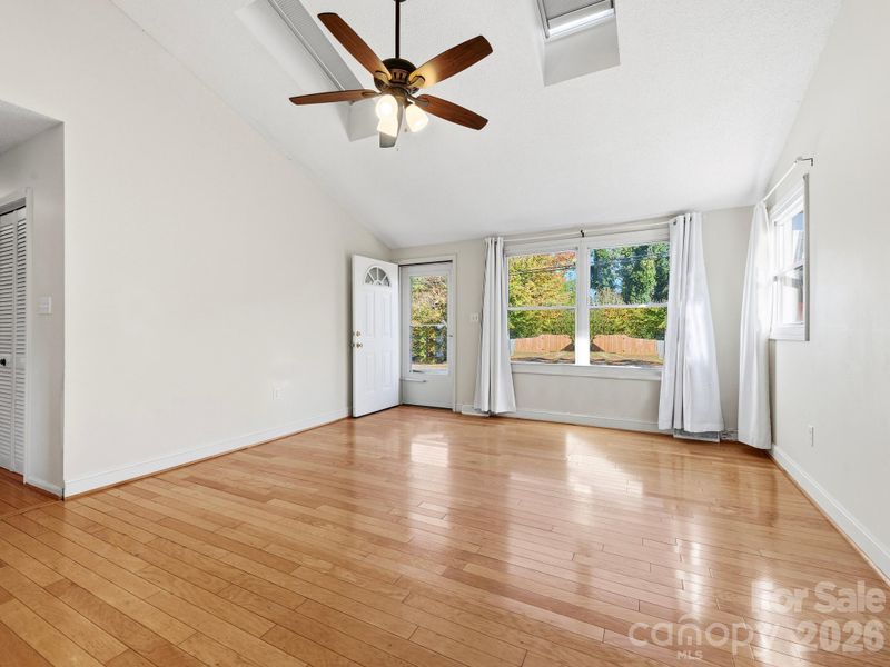 62 Deaverview Rd, Asheville, NC 28806