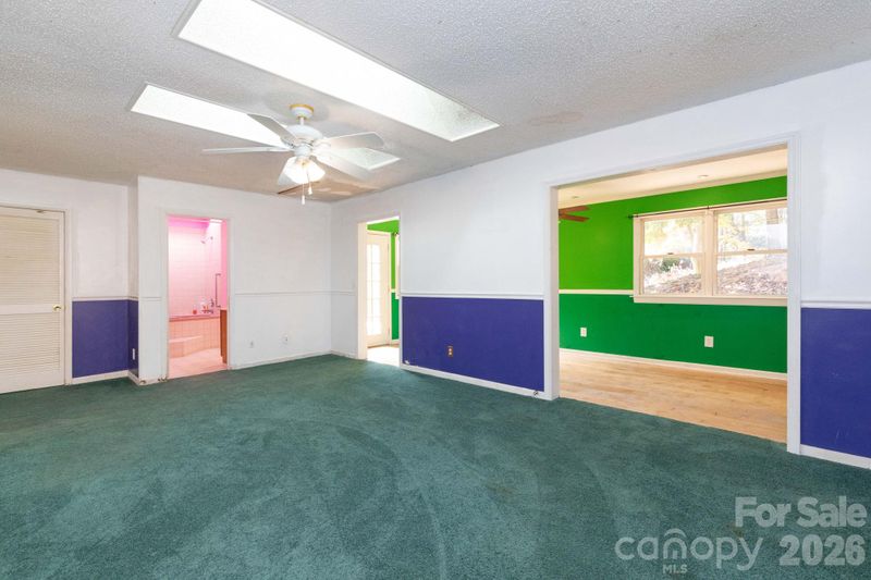 65 Chestnut Hill Rd, Black Mountain, NC 28711