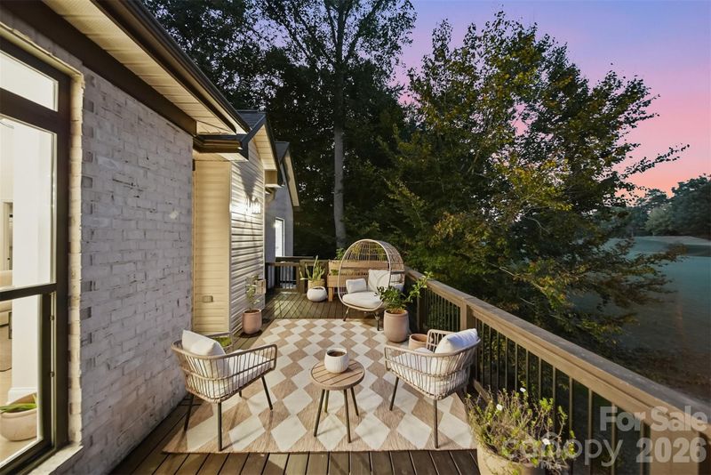 647 Victoria Ln, Hickory, NC 28601