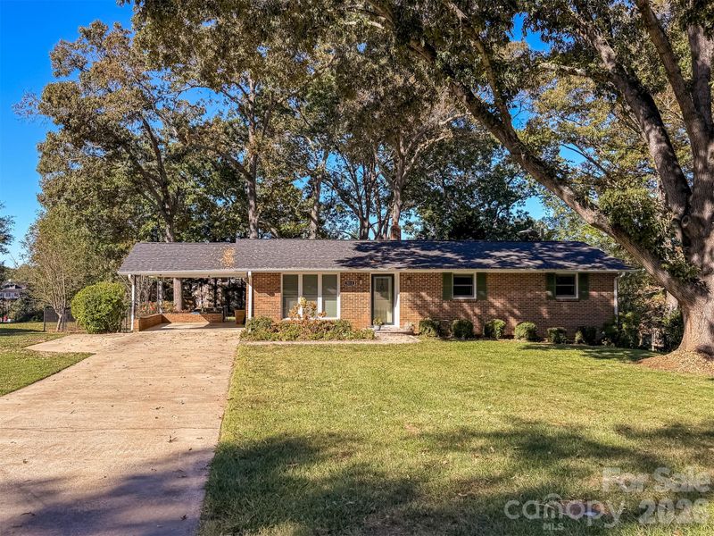 3211 7th Street Dr NE, Hickory, NC 28601