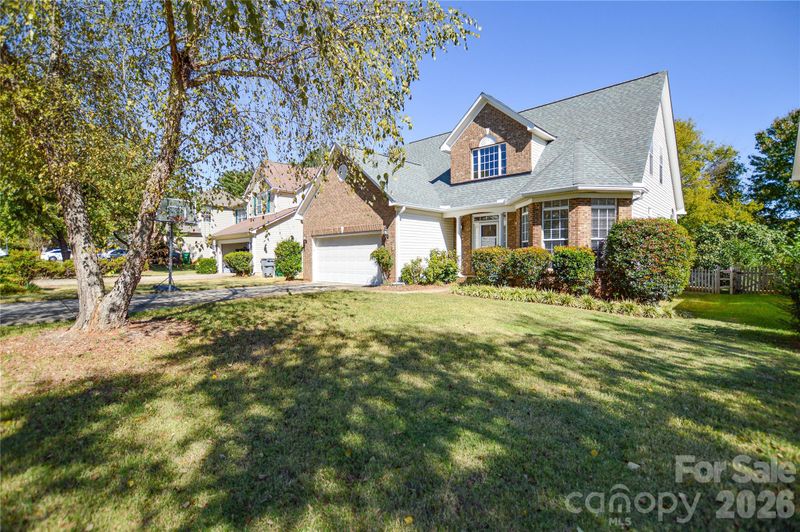 9721 Autumn Applause Dr, Charlotte, NC 28277
