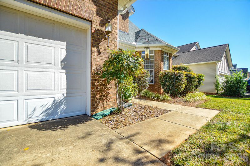 9721 Autumn Applause Dr, Charlotte, NC 28277
