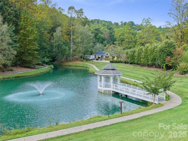 165 Deep Valley Ln, Hendersonville, NC 28791