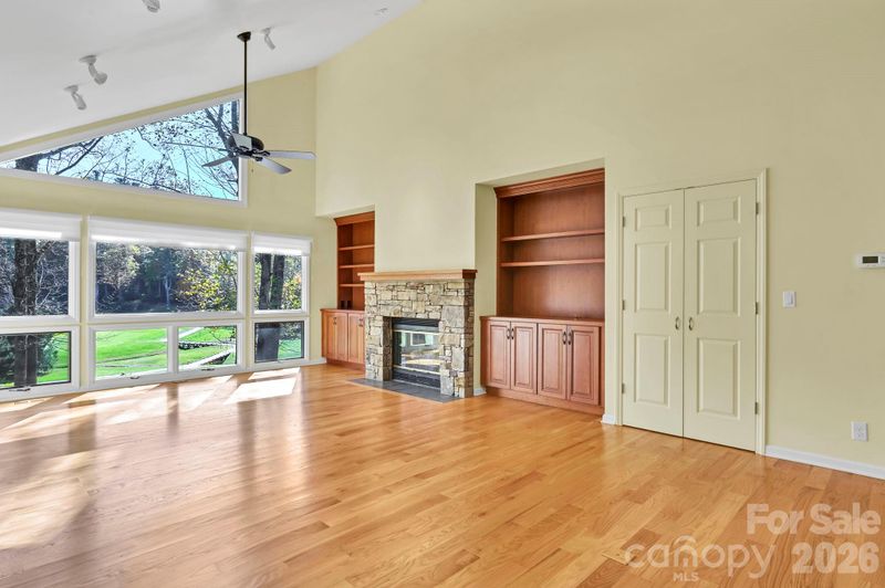 221 Winding Meadows Dr, Flat Rock, NC 28731