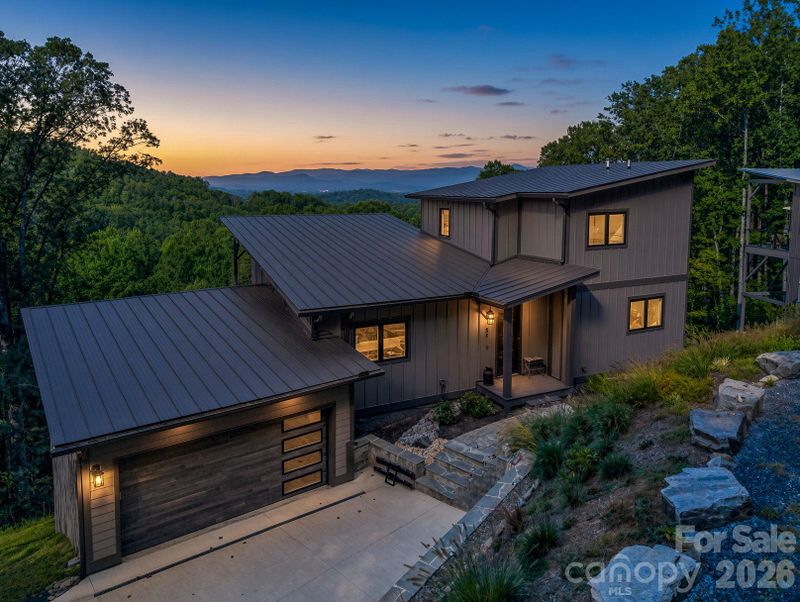56 Scenic View Dr, Hendersonville, NC 28792