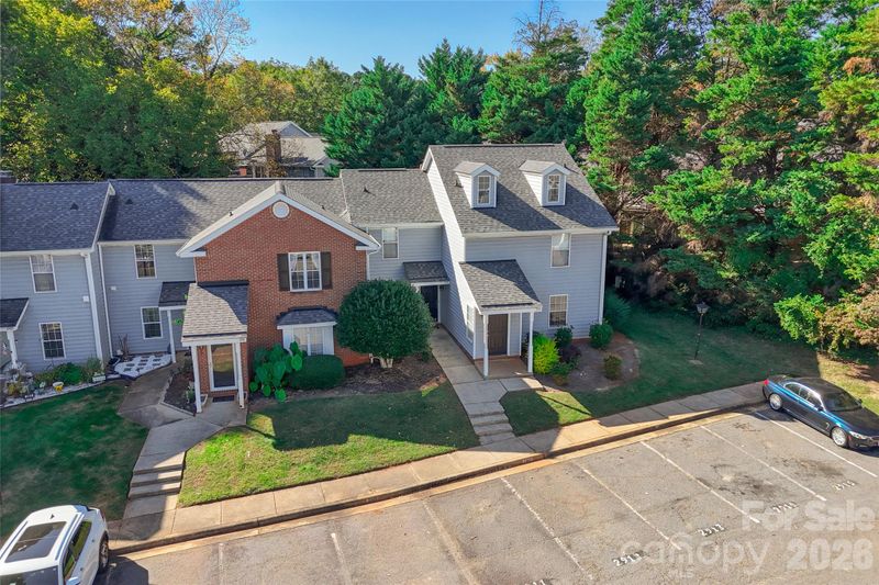 2913 Iron Gate Ln, Charlotte, NC 28212