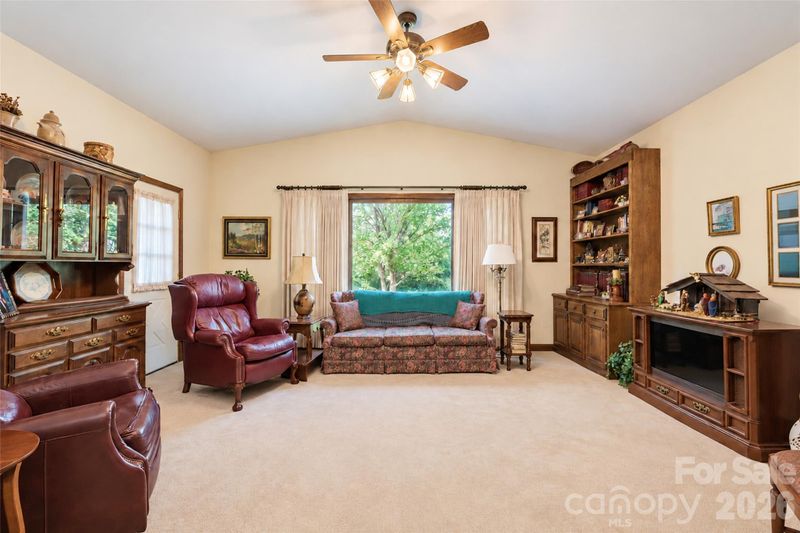719 2nd Ave, Conover, NC 28613