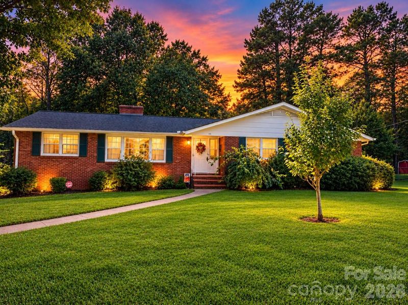 604 12th St NE, Hickory, NC 28601