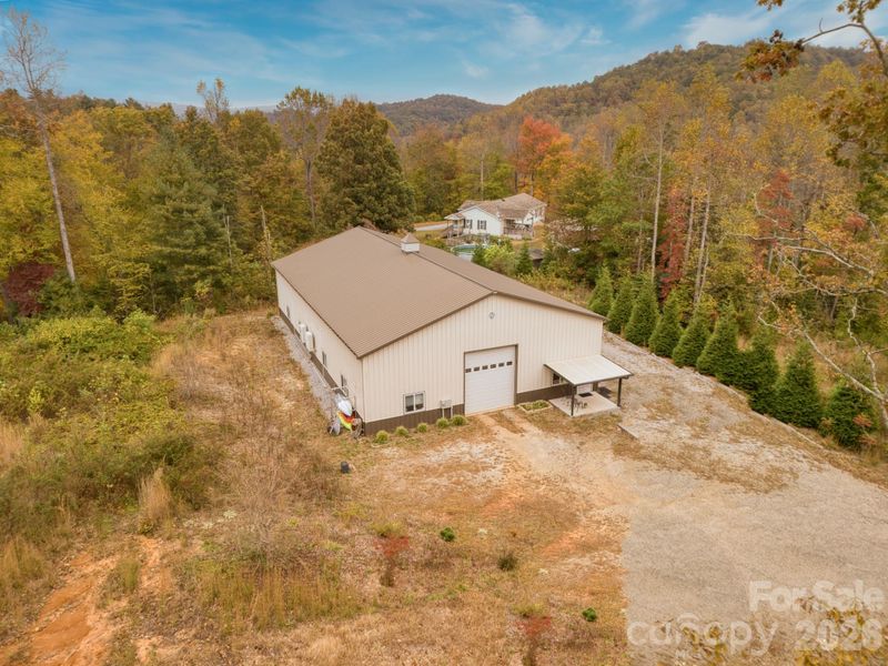 478 South Bobs Creek Rd, Zirconia, NC 28790