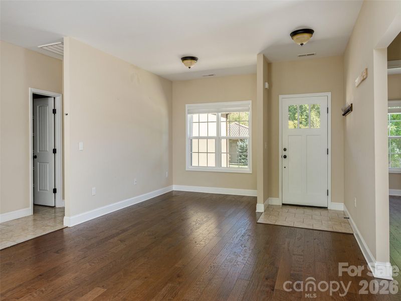 5 Pacifico Dr, Asheville, NC 28806