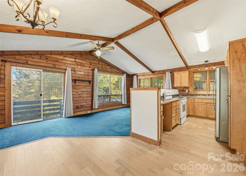 49 Robin Hood Ln, Maggie Valley, NC 28751