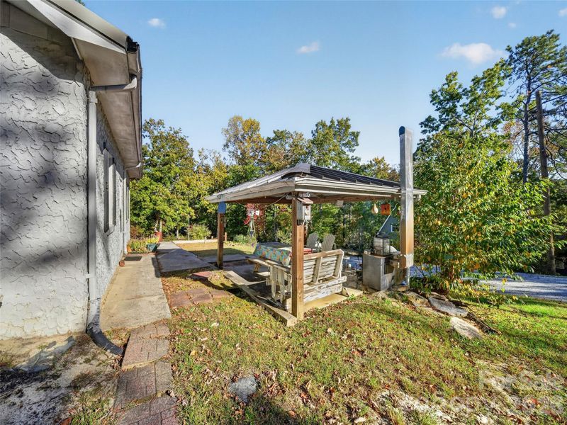 300 Doris Lisa View Dr, Hendersonville, NC 28792