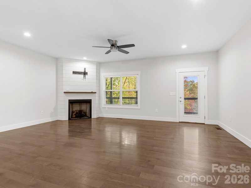 366 View Dr, Horse Shoe, NC 28742