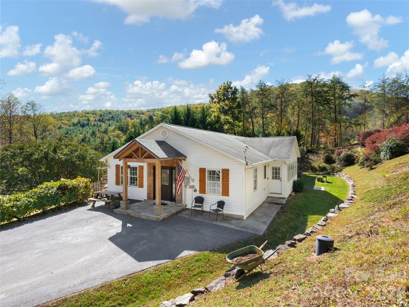 350 Bob Barnwell Rd, Fletcher, NC 28732