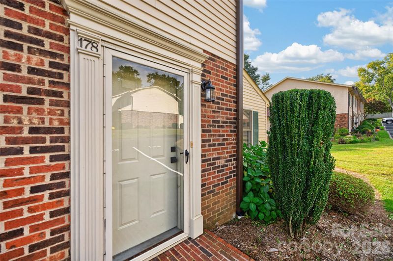 1330 5th St NE #178, Hickory, NC 28601