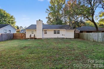5107 Rolling Oak Ln, Charlotte, NC 28227