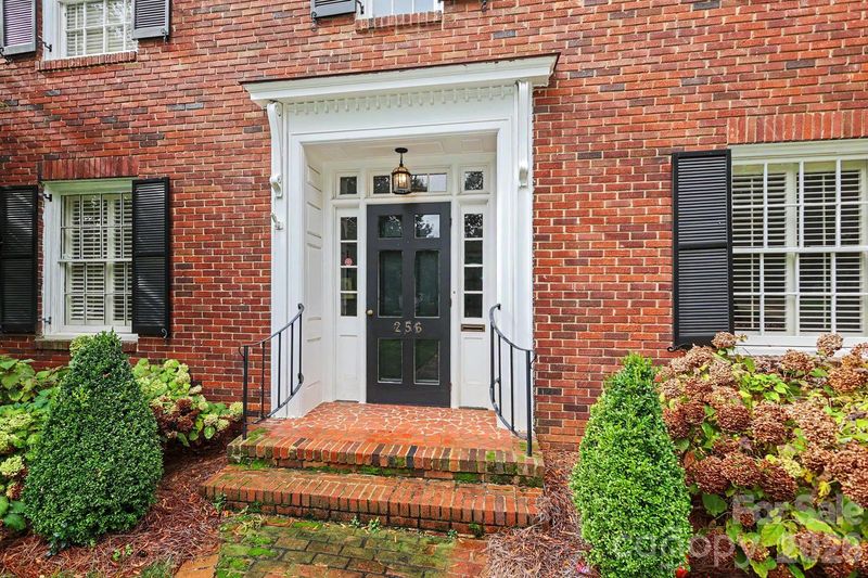 256 Hempstead Pl, Charlotte, NC 28207