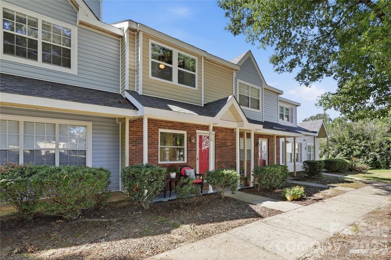 3858 Mosscroft Ln, Charlotte, NC 28215