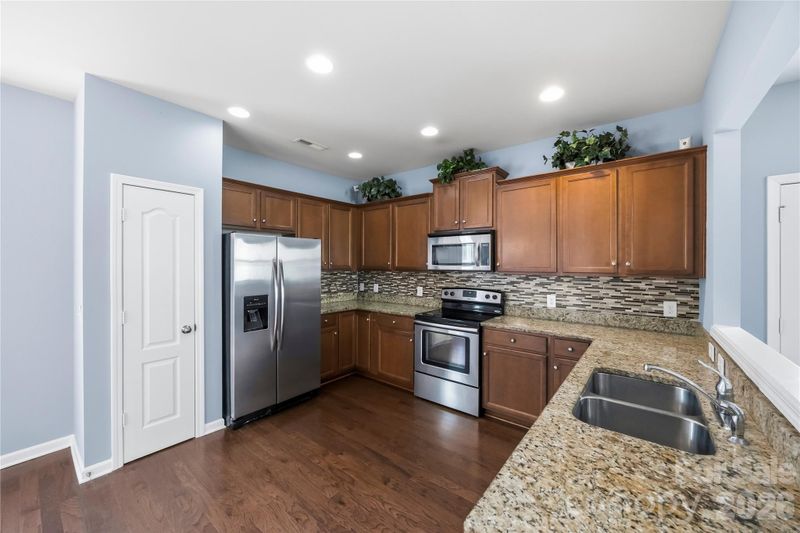 8724 Balsam Bay Rd, Charlotte, NC 28227