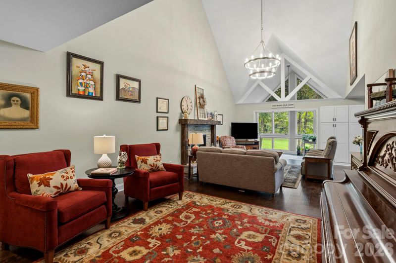 126 Overlook Dr, Flat Rock, NC 28731