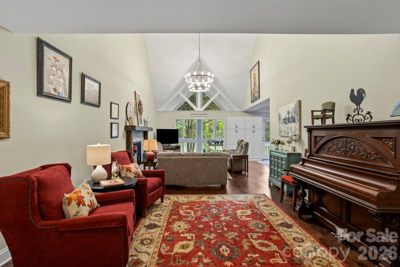 126 Overlook Dr, Flat Rock, NC 28731