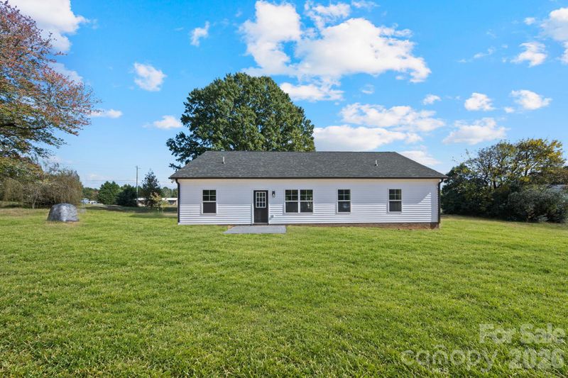8279 Smith Rd, Kannapolis, NC 28081