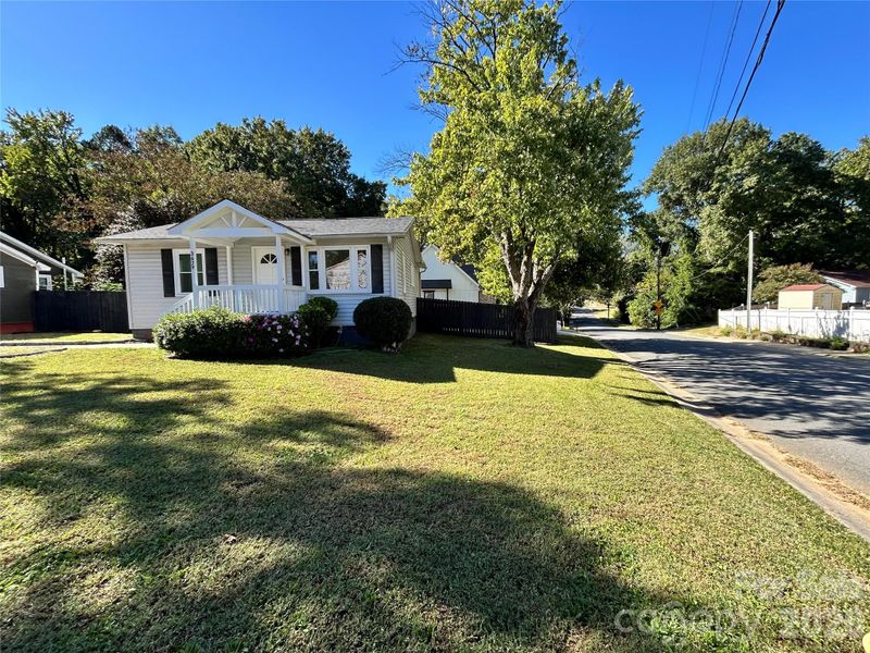 3629 Simmons St, Charlotte, NC 28208