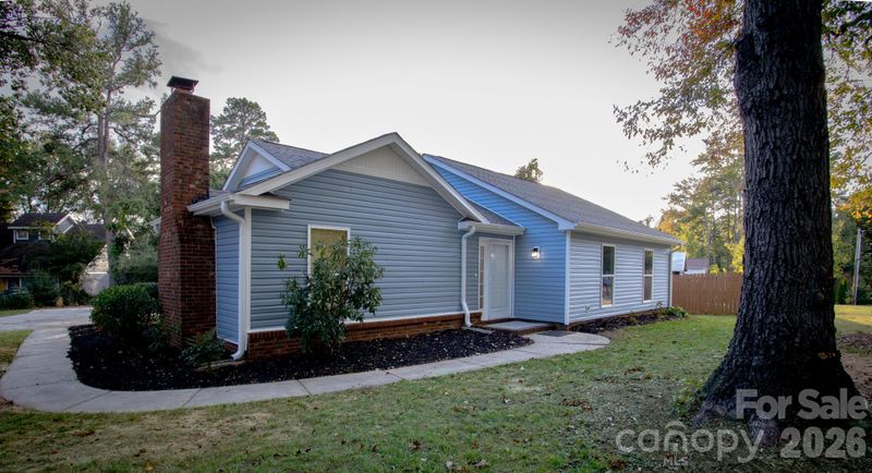 2147 Fox Hunt Dr, Gastonia, NC 28054