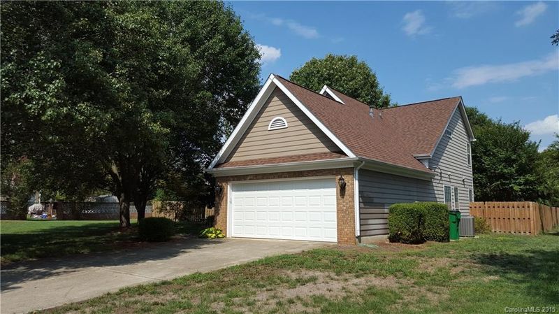 12417 Walkers Down Ct, Charlotte, NC 28273