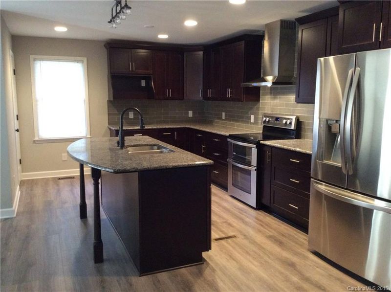 384 Sundown Rd, Mooresville, NC 28117