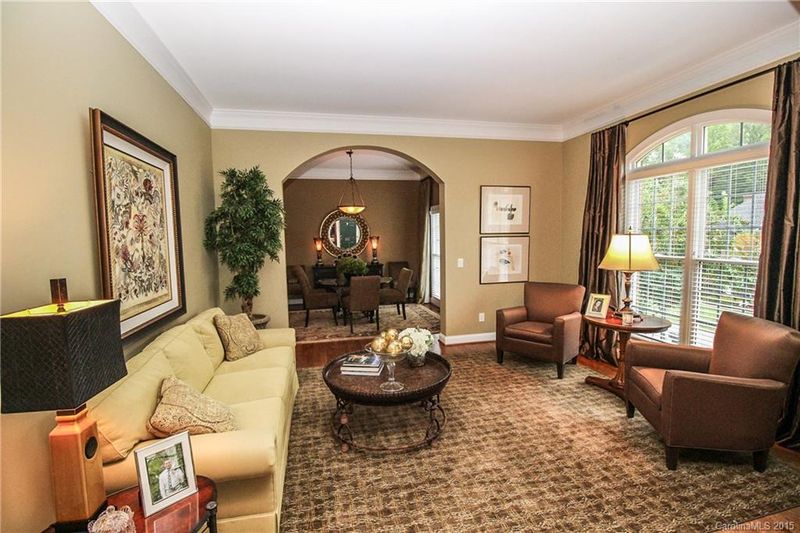 322 Sardis Pointe Rd, Matthews, NC 28105
